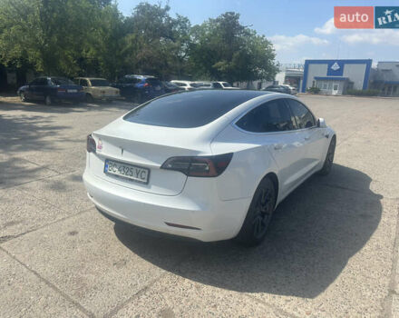 Белый Тесла Модель 3, объемом двигателя 0 л и пробегом 127 тыс. км за 17999 $, фото 3 на Automoto.ua