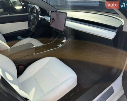 Белый Тесла Модель 3, объемом двигателя 0 л и пробегом 85 тыс. км за 18500 $, фото 10 на Automoto.ua