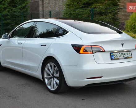 Белый Тесла Модель 3, объемом двигателя 0 л и пробегом 120 тыс. км за 17800 $, фото 3 на Automoto.ua