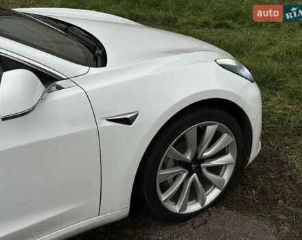 Белый Тесла Модель 3, объемом двигателя 0 л и пробегом 202 тыс. км за 13900 $, фото 9 на Automoto.ua