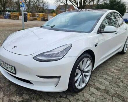 Белый Тесла Модель 3, объемом двигателя 0 л и пробегом 77 тыс. км за 11900 $, фото 1 на Automoto.ua