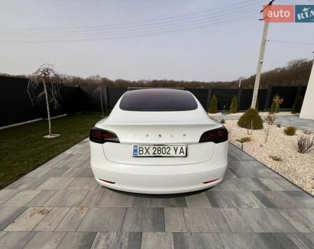 Белый Тесла Модель 3, объемом двигателя 0 л и пробегом 132 тыс. км за 20100 $, фото 37 на Automoto.ua