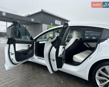 Білий Тесла Модель 3, об'ємом двигуна 0 л та пробігом 118 тис. км за 14999 $, фото 74 на Automoto.ua