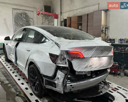 Белый Тесла Модель 3, объемом двигателя 0 л и пробегом 174 тыс. км за 11999 $, фото 6 на Automoto.ua