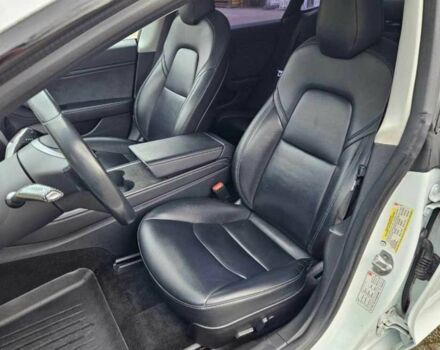 Белый Тесла Модель 3, объемом двигателя 0 л и пробегом 77 тыс. км за 11900 $, фото 3 на Automoto.ua