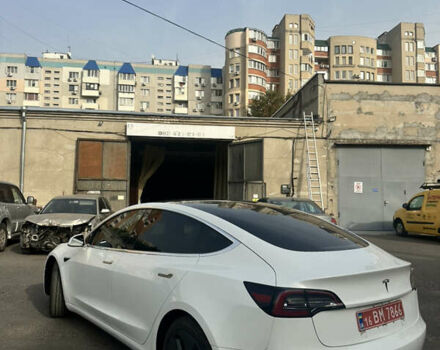 Белый Тесла Модель 3, объемом двигателя 0 л и пробегом 58 тыс. км за 18000 $, фото 3 на Automoto.ua