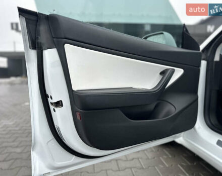 Білий Тесла Модель 3, об'ємом двигуна 0 л та пробігом 118 тис. км за 14999 $, фото 57 на Automoto.ua