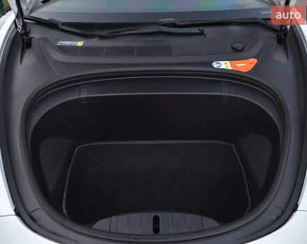 Белый Тесла Модель 3, объемом двигателя 0 л и пробегом 120 тыс. км за 17800 $, фото 15 на Automoto.ua