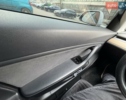 Белый Тесла Модель 3, объемом двигателя 0 л и пробегом 96 тыс. км за 16000 $, фото 28 на Automoto.ua