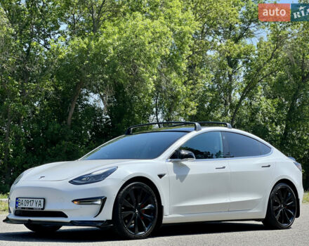 Білий Тесла Модель 3, об'ємом двигуна 0 л та пробігом 180 тис. км за 16800 $, фото 6 на Automoto.ua