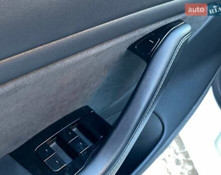 Білий Тесла Модель 3, об'ємом двигуна 0 л та пробігом 99 тис. км за 18200 $, фото 16 на Automoto.ua