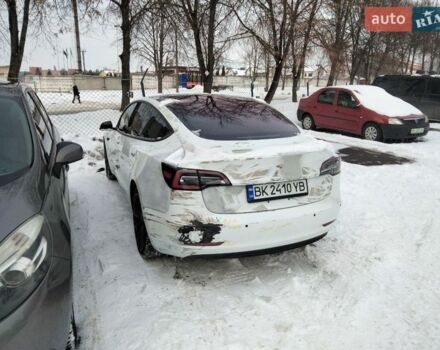 Білий Тесла Модель 3, об'ємом двигуна 0 л та пробігом 193 тис. км за 12500 $, фото 2 на Automoto.ua
