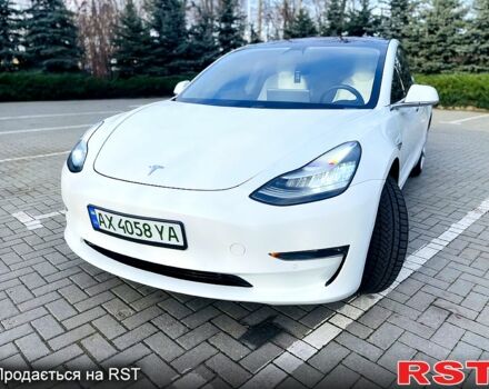 Білий Тесла Модель 3, об'ємом двигуна 0 л та пробігом 114 тис. км за 19000 $, фото 1 на Automoto.ua