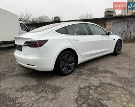 Белый Тесла Модель 3, объемом двигателя 0 л и пробегом 93 тыс. км за 15800 $, фото 35 на Automoto.ua