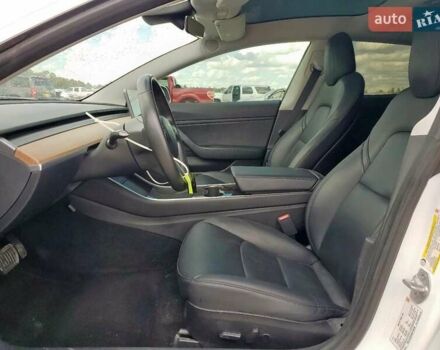 Білий Тесла Модель 3, об'ємом двигуна 0 л та пробігом 105 тис. км за 3000 $, фото 6 на Automoto.ua