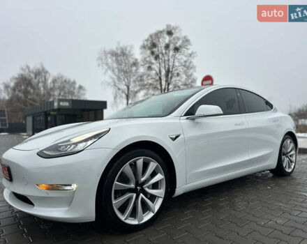Білий Тесла Модель 3, об'ємом двигуна 0 л та пробігом 118 тис. км за 14999 $, фото 4 на Automoto.ua