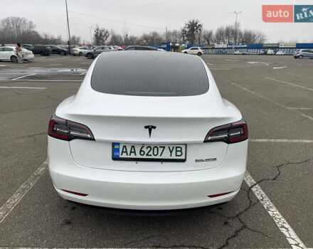 Белый Тесла Модель 3, объемом двигателя 0 л и пробегом 196 тыс. км за 15500 $, фото 7 на Automoto.ua