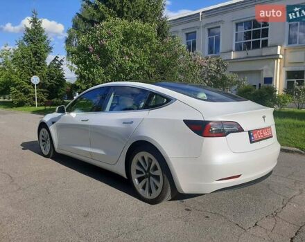 Белый Тесла Модель 3, объемом двигателя 0 л и пробегом 40 тыс. км за 21500 $, фото 3 на Automoto.ua