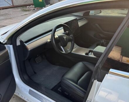 Білий Тесла Модель 3, об'ємом двигуна 0 л та пробігом 169 тис. км за 19000 $, фото 3 на Automoto.ua