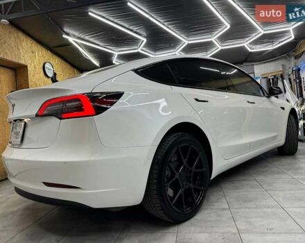 Белый Тесла Модель 3, объемом двигателя 0 л и пробегом 177 тыс. км за 22999 $, фото 2 на Automoto.ua
