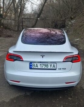 Білий Тесла Модель 3, об'ємом двигуна 0 л та пробігом 160 тис. км за 17000 $, фото 14 на Automoto.ua