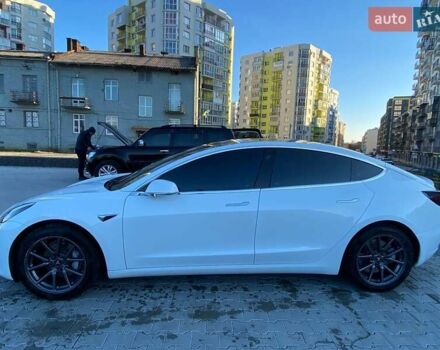 Белый Тесла Модель 3, объемом двигателя 0 л и пробегом 80 тыс. км за 17500 $, фото 4 на Automoto.ua