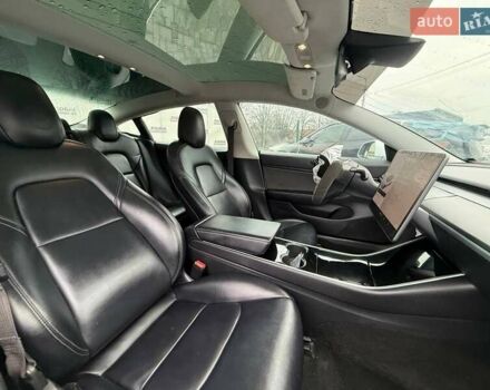 Белый Тесла Модель 3, объемом двигателя 0 л и пробегом 291 тыс. км за 10900 $, фото 9 на Automoto.ua