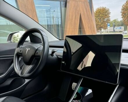Білий Тесла Модель 3, об'ємом двигуна 0 л та пробігом 130 тис. км за 15300 $, фото 16 на Automoto.ua