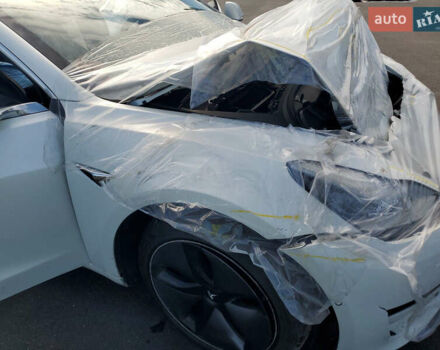 Белый Тесла Модель 3, объемом двигателя 0 л и пробегом 250 тыс. км за 10800 $, фото 4 на Automoto.ua