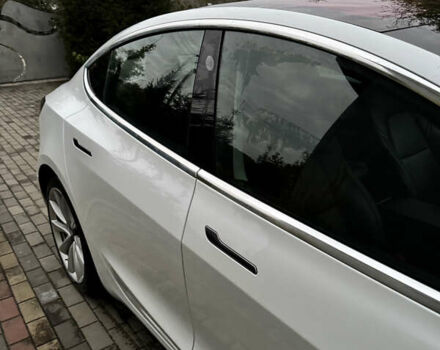 Белый Тесла Модель 3, объемом двигателя 0 л и пробегом 123 тыс. км за 16900 $, фото 4 на Automoto.ua