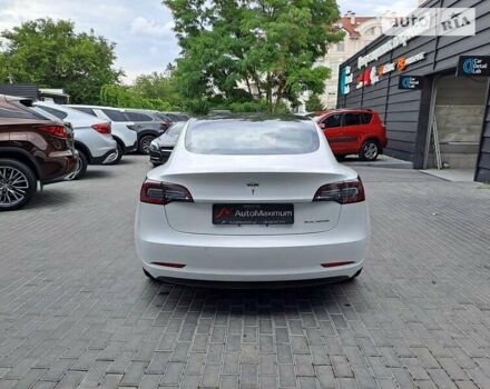 Белый Тесла Модель 3, объемом двигателя 0 л и пробегом 75 тыс. км за 16900 $, фото 4 на Automoto.ua