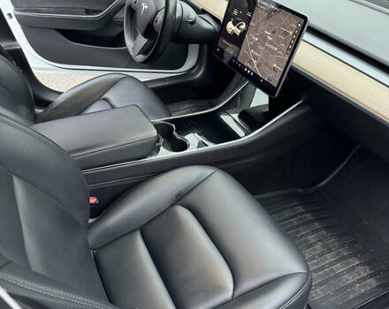 Белый Тесла Модель 3, объемом двигателя 0 л и пробегом 60 тыс. км за 17000 $, фото 5 на Automoto.ua