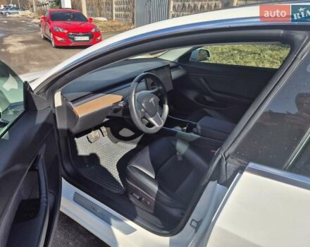 Білий Тесла Модель 3, об'ємом двигуна 0 л та пробігом 132 тис. км за 15300 $, фото 7 на Automoto.ua