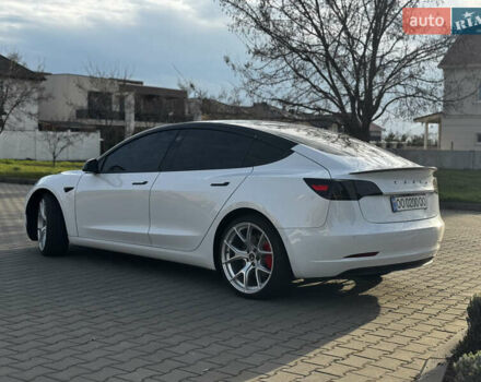 Белый Тесла Модель 3, объемом двигателя 0 л и пробегом 165 тыс. км за 19999 $, фото 4 на Automoto.ua