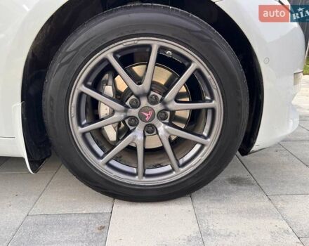 Белый Тесла Модель 3, объемом двигателя 0 л и пробегом 132 тыс. км за 20100 $, фото 28 на Automoto.ua