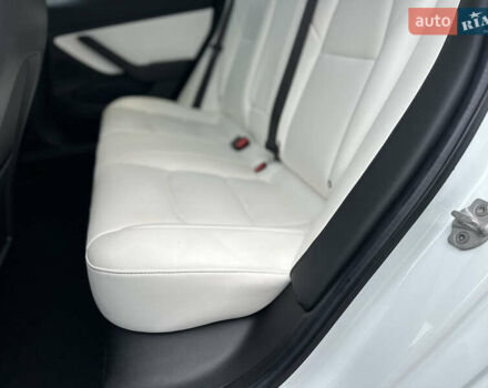 Білий Тесла Модель 3, об'ємом двигуна 0 л та пробігом 118 тис. км за 14999 $, фото 80 на Automoto.ua