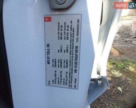 Білий Тесла Модель 3, об'ємом двигуна 0 л та пробігом 119 тис. км за 15250 $, фото 38 на Automoto.ua