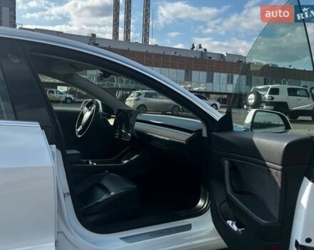 Білий Тесла Модель 3, об'ємом двигуна 0 л та пробігом 146 тис. км за 17200 $, фото 13 на Automoto.ua
