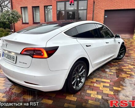 Белый Тесла Модель 3, объемом двигателя 0.3 л и пробегом 149 тыс. км за 16900 $, фото 2 на Automoto.ua