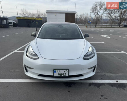 Белый Тесла Модель 3, объемом двигателя 0 л и пробегом 299 тыс. км за 16000 $, фото 2 на Automoto.ua
