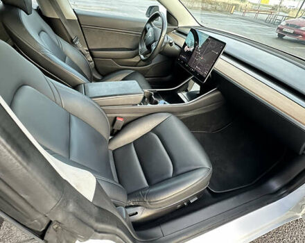 Белый Тесла Модель 3, объемом двигателя 0 л и пробегом 63 тыс. км за 17000 $, фото 8 на Automoto.ua