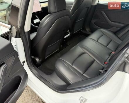 Белый Тесла Модель 3, объемом двигателя 0 л и пробегом 93 тыс. км за 15800 $, фото 7 на Automoto.ua