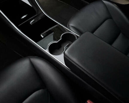 Белый Тесла Модель 3, объемом двигателя 0 л и пробегом 123 тыс. км за 16900 $, фото 26 на Automoto.ua