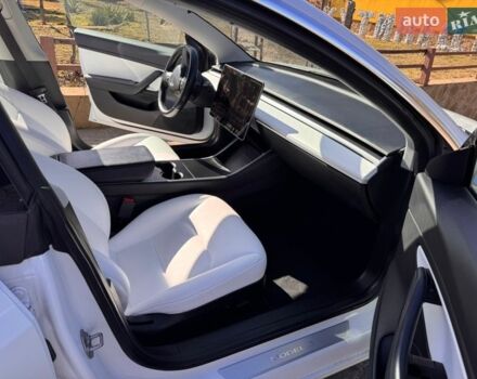 Білий Тесла Модель 3, об'ємом двигуна 0 л та пробігом 79 тис. км за 16000 $, фото 14 на Automoto.ua
