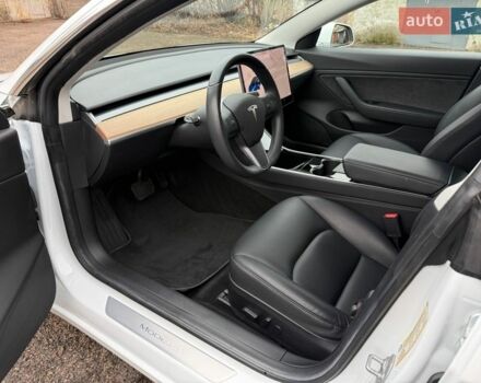 Белый Тесла Модель 3, объемом двигателя 0 л и пробегом 93 тыс. км за 15800 $, фото 8 на Automoto.ua