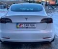 Білий Тесла Модель 3, об'ємом двигуна 0 л та пробігом 99 тис. км за 18200 $, фото 8 на Automoto.ua