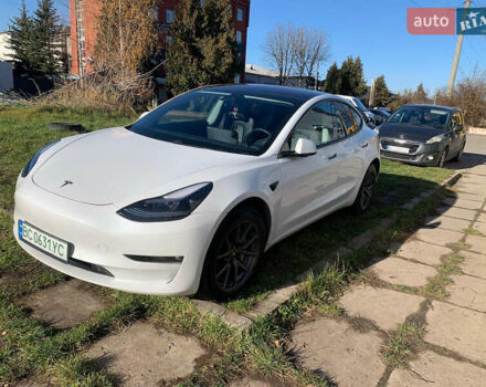 Білий Тесла Модель 3, об'ємом двигуна 0 л та пробігом 121 тис. км за 17500 $, фото 1 на Automoto.ua