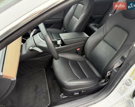 Білий Тесла Модель 3, об'ємом двигуна 0 л та пробігом 93 тис. км за 15800 $, фото 16 на Automoto.ua