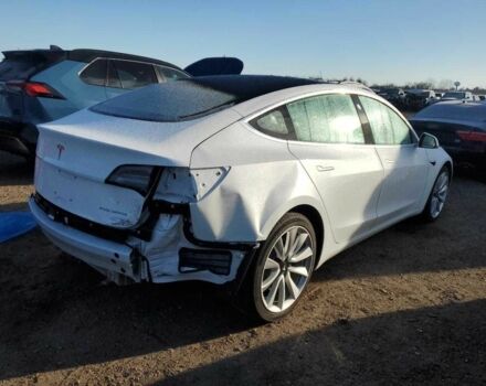 Білий Тесла Модель 3, об'ємом двигуна 0 л та пробігом 42 тис. км за 6600 $, фото 1 на Automoto.ua