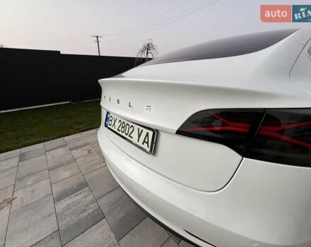 Белый Тесла Модель 3, объемом двигателя 0 л и пробегом 132 тыс. км за 20100 $, фото 39 на Automoto.ua